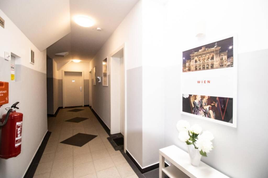 דירות וינה Sunny & Cozy Penthouse With Balcony L Dg4'14 מראה חיצוני תמונה