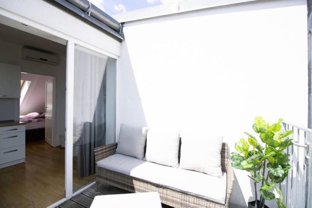 דירות וינה Sunny & Cozy Penthouse With Balcony L Dg4'14 מראה חיצוני תמונה