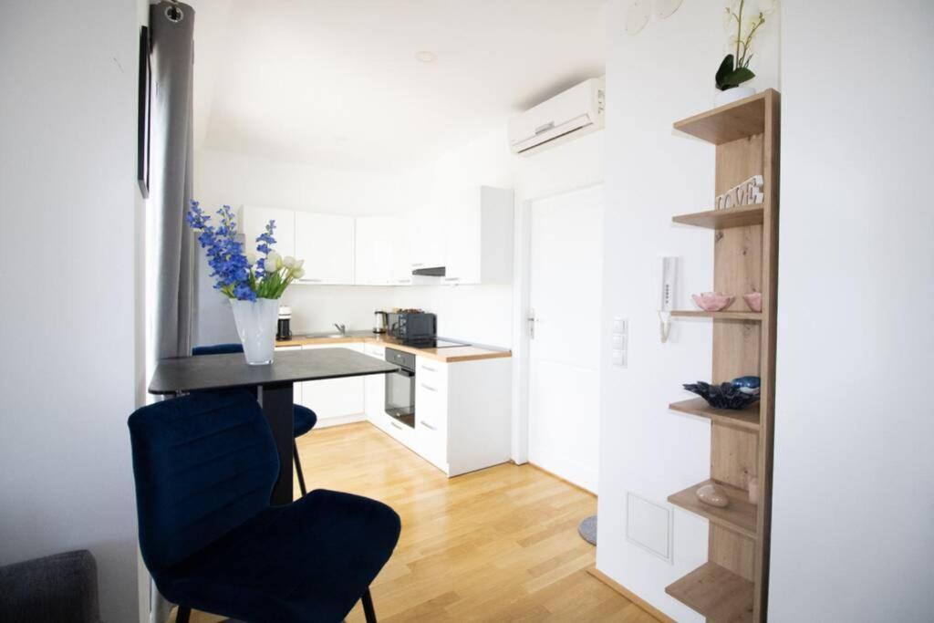 דירות וינה Sunny & Cozy Penthouse With Balcony L Dg4'14 מראה חיצוני תמונה